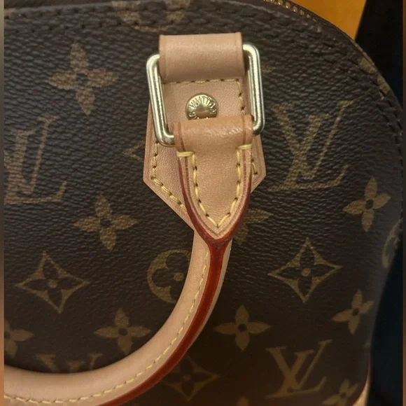 Louis Vuitton Alma BB *Beautiful Condition* w/lock, key & dustbag -like new! - Picture 12 of 16